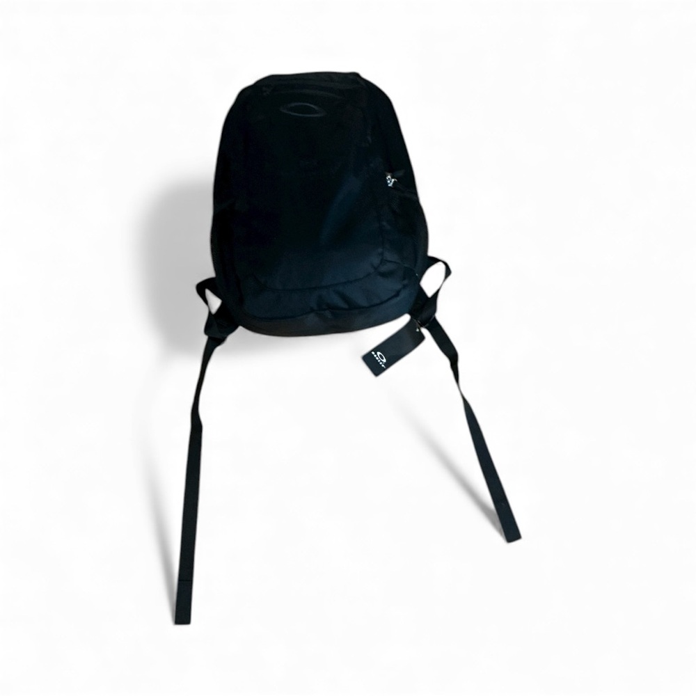 Brand New w Tags Oakley Black Backpack – Sleek & Functional Everyday Bag
